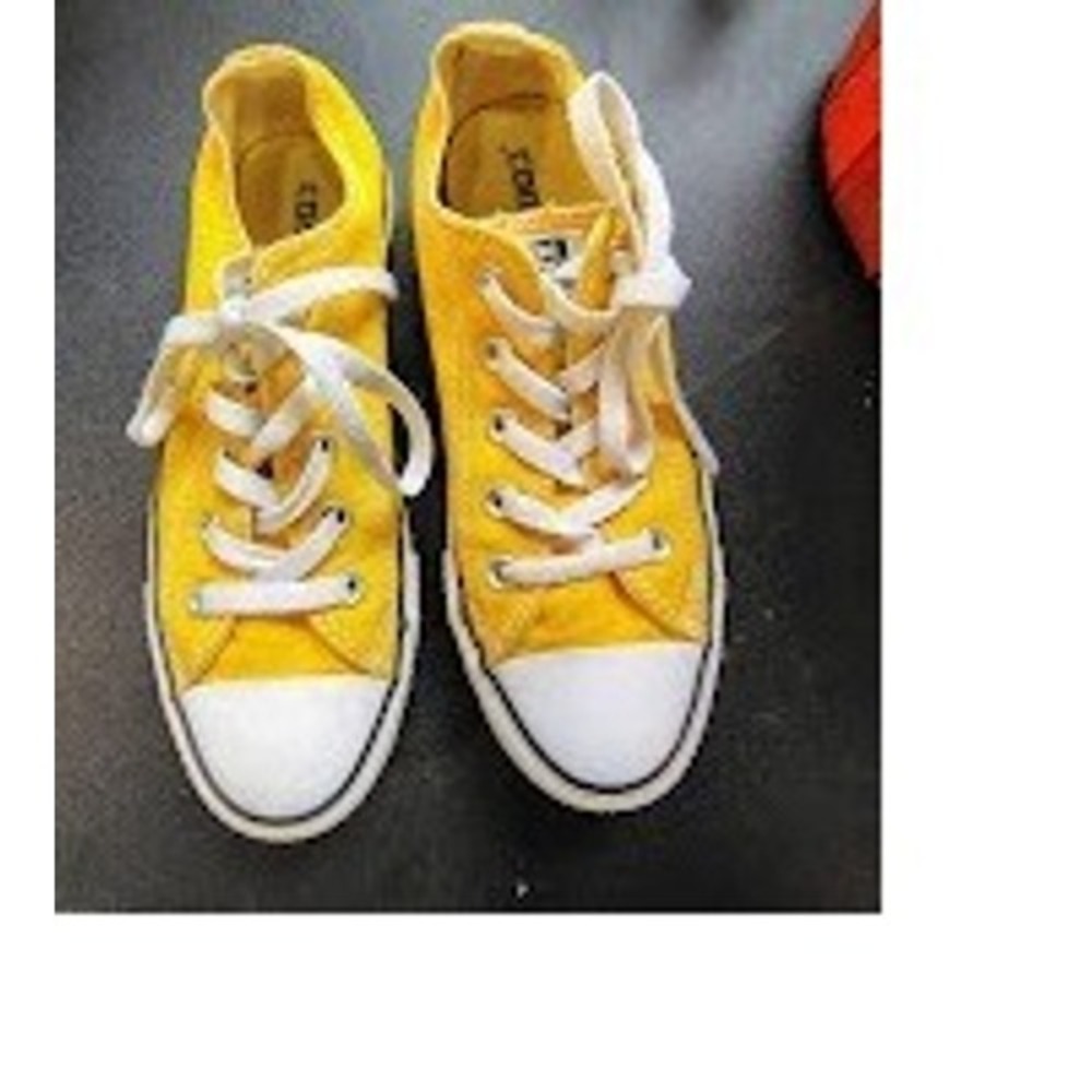 Converse Chuck Taylor All Star Low Top Sneakers Women's SZ6/Men's SZ 4 YELLOW